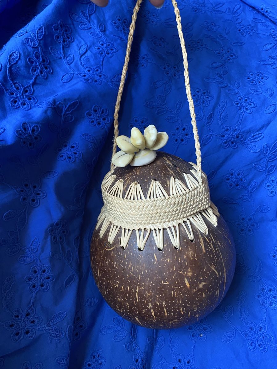 Borse da donna: Sac ethnique noix de coco coquillage raphia neuf – Nuovo (secondo la descrizione) da Geneve venduto da Monthoux13 4