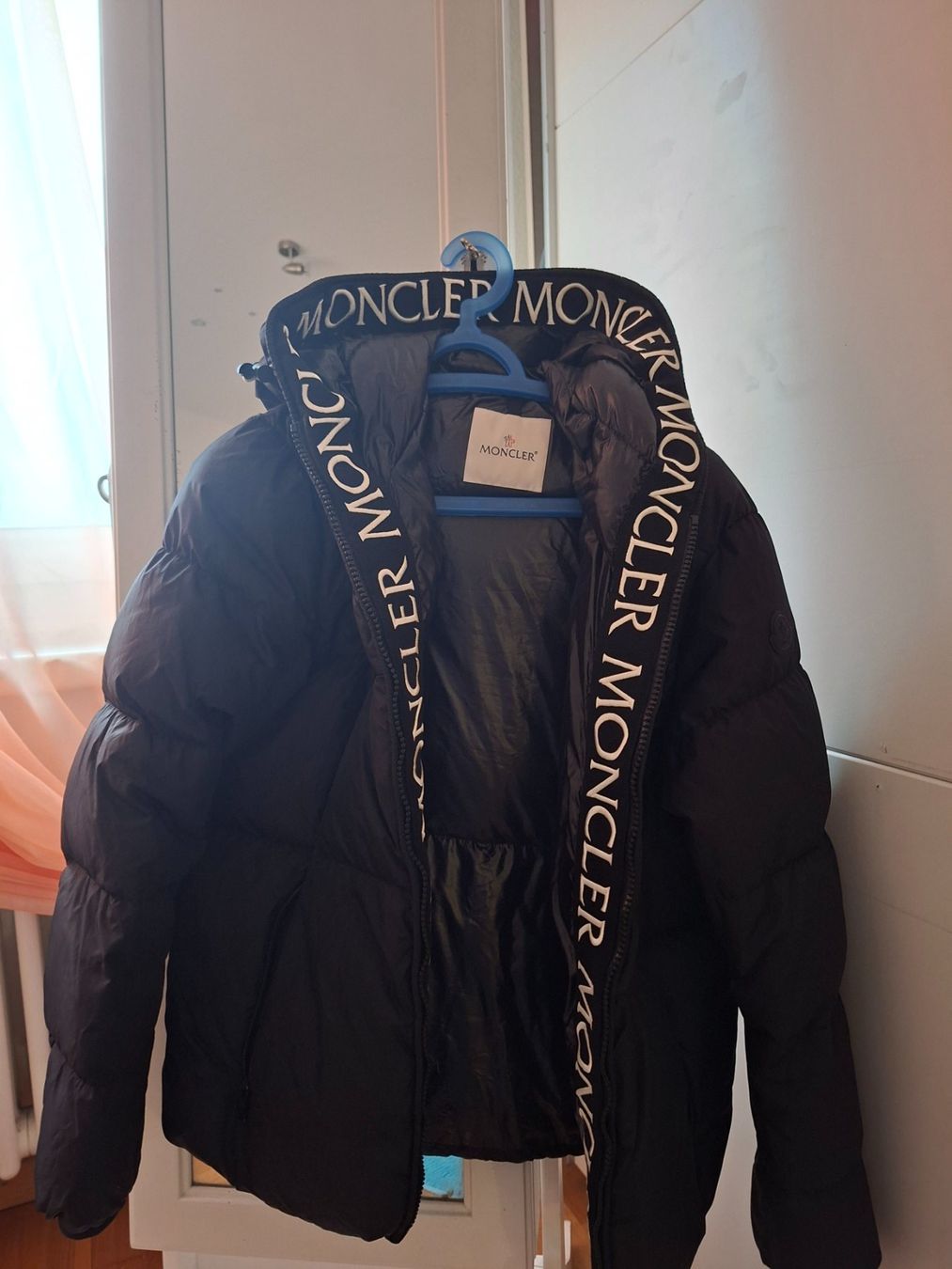 Moncler Jacken: Moncler Winterjacke – Gebraucht aus Männedorf von mon_s5km
