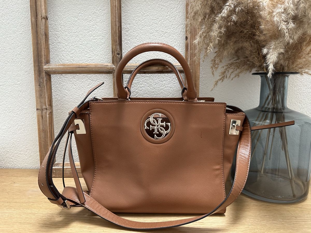 Guess Borse da donna: Sac à main Guess – Usato da Geneveys-Coffrane venduto da sar_rb75
