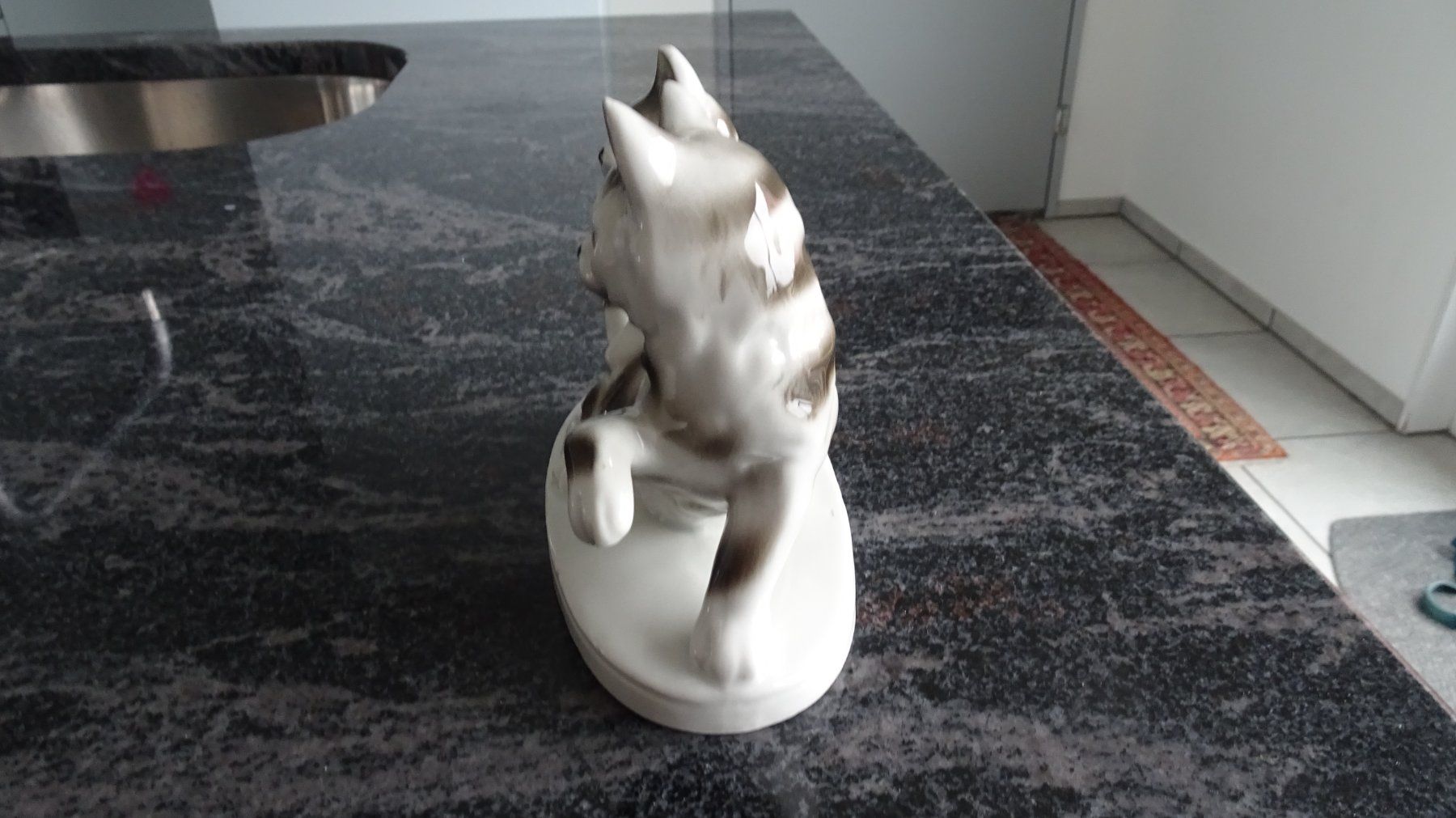 Statuette: KATZENFIGREN WELCHE AUF EINEN STEIN SITZEN  GEMARKT GERMANY – Usato da Zürich venduto da Roulet 3