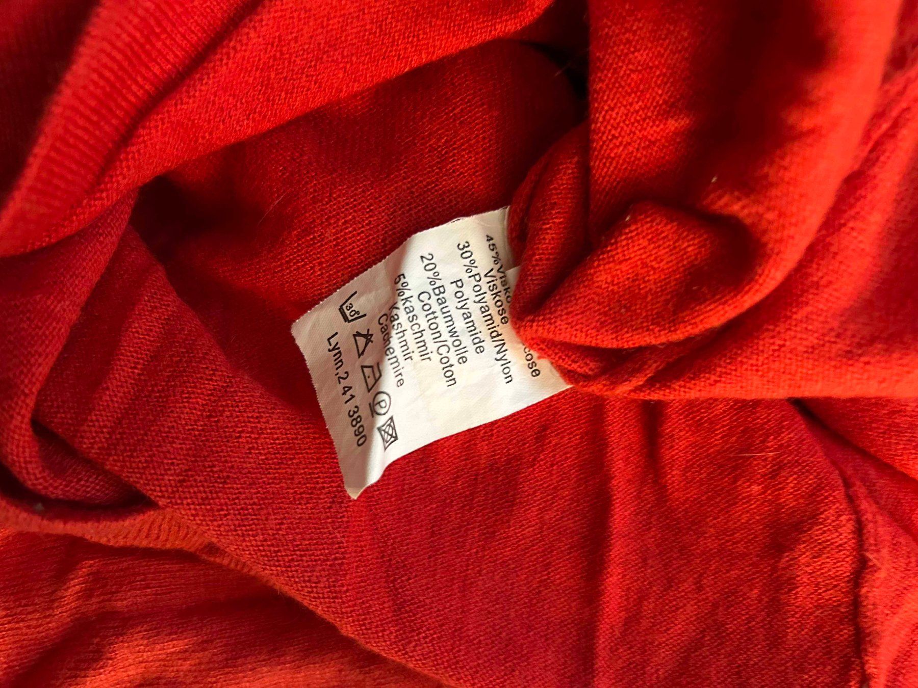 T-Shirts: Roter Sommer Rollkragenshirt Mix Viscose,Kaschmir. – Gebraucht aus Zürich von Konsumware 2
