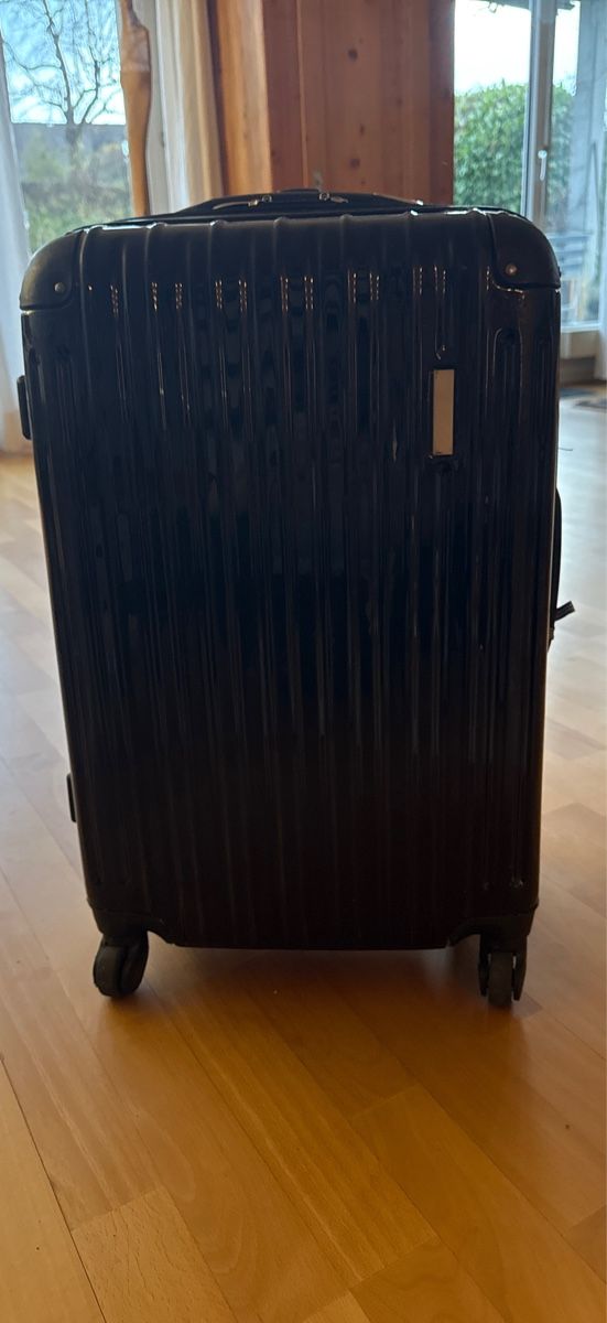 Valises de voyage: Koffer schwarz Cabin Grösse mit Rollen – D'occasion à Bern par fab_tx65