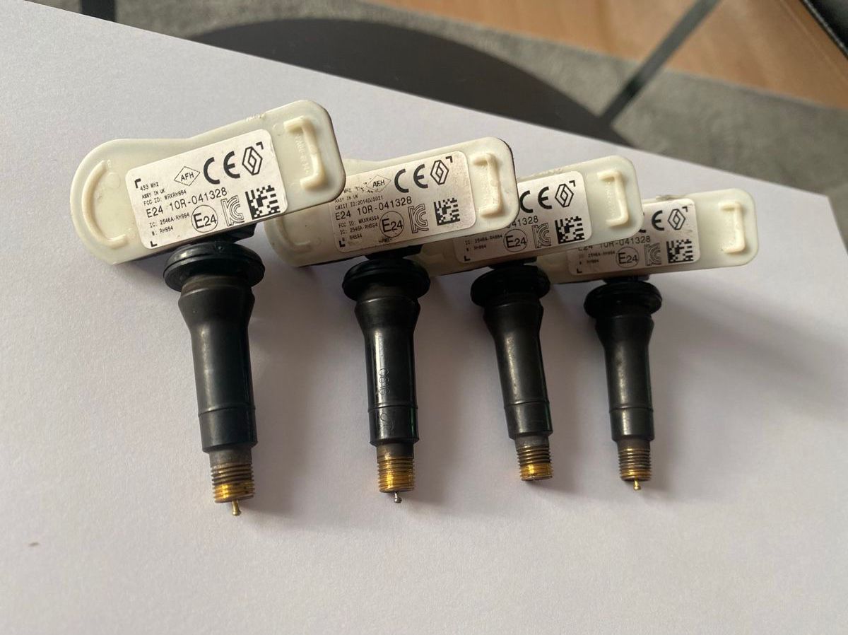 Renault Tutti i ricambio: 4 x Reifendrucksensor Renault E24 10R-041328 – Usato da Zürich venduto da nuno-filipe