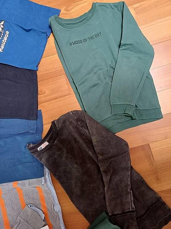 Lotti & Set di vestiti: 8tlg. Kleiderset, Gr. 140, Pullover/Shirts – Usato da Fehraltorf venduto da Sato01 1