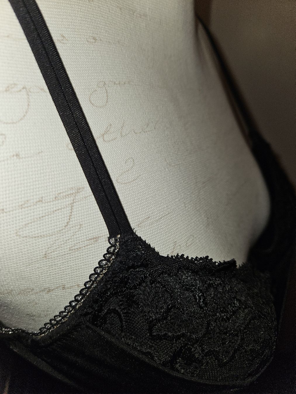 Beldona Top: Bustier Beldona schwarz mit Spitze Grösse 80B  – Nuovo (secondo la descrizione) da Anwil venduto da nomolnoi 1