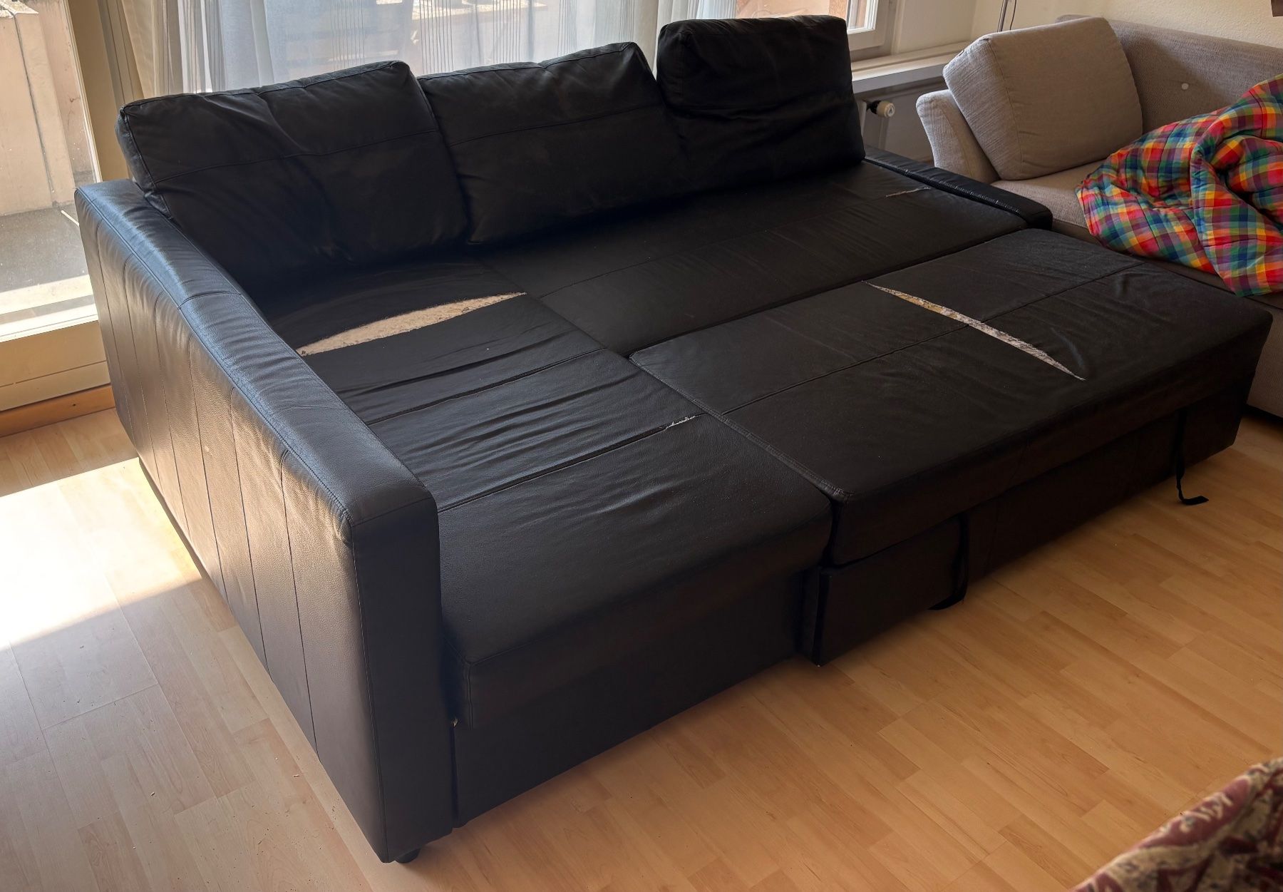 Divani: Schwarzes Eck-Schlafsofa aus Kunstleder im Used-Look – Usato da Zürich venduto da vit_6hkt 1