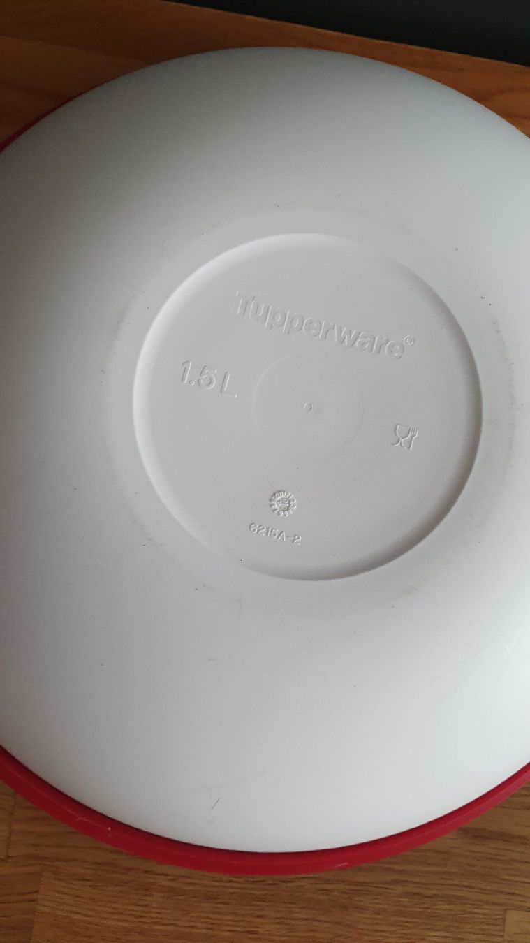 Coupes: Tupperware Schüssel mit Deckel, rot – D'occasion à Laufenburg par megane1959 2