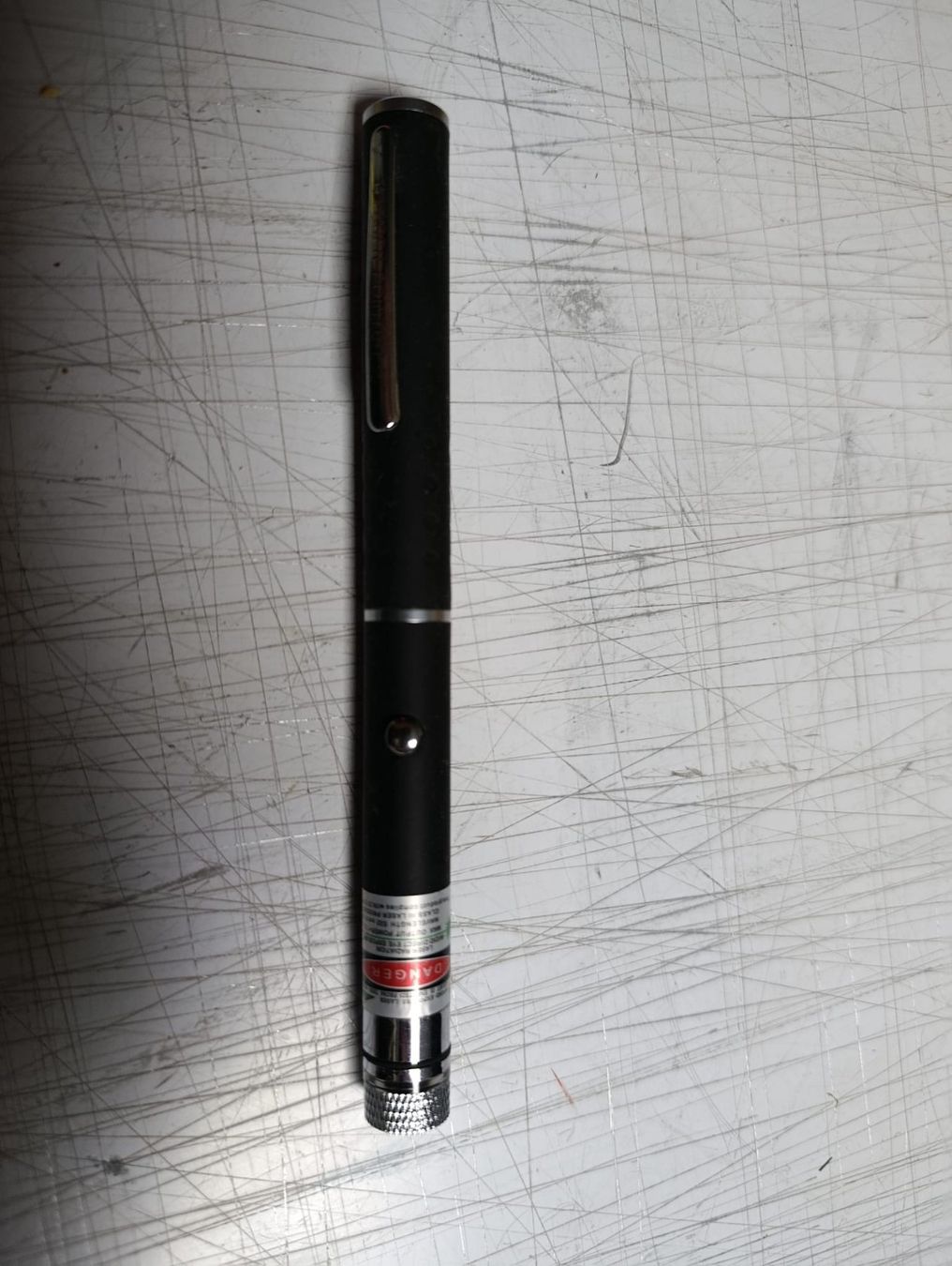 Lampade: Laserpointer grün in schwarzer Stiftform guter Zustand – Usato da Chur venduto da slim777 1