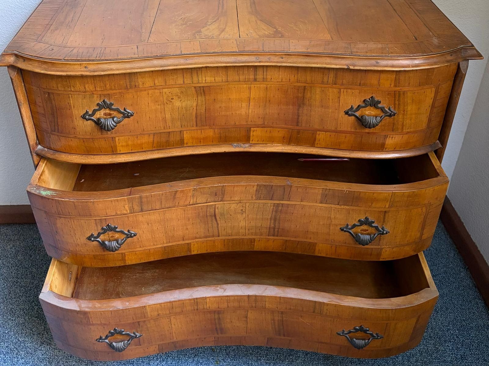Cassettiere: Kommode im Barock- / Rokoko-Stil – Usato da Langenthal venduto da Baltimore1569 1