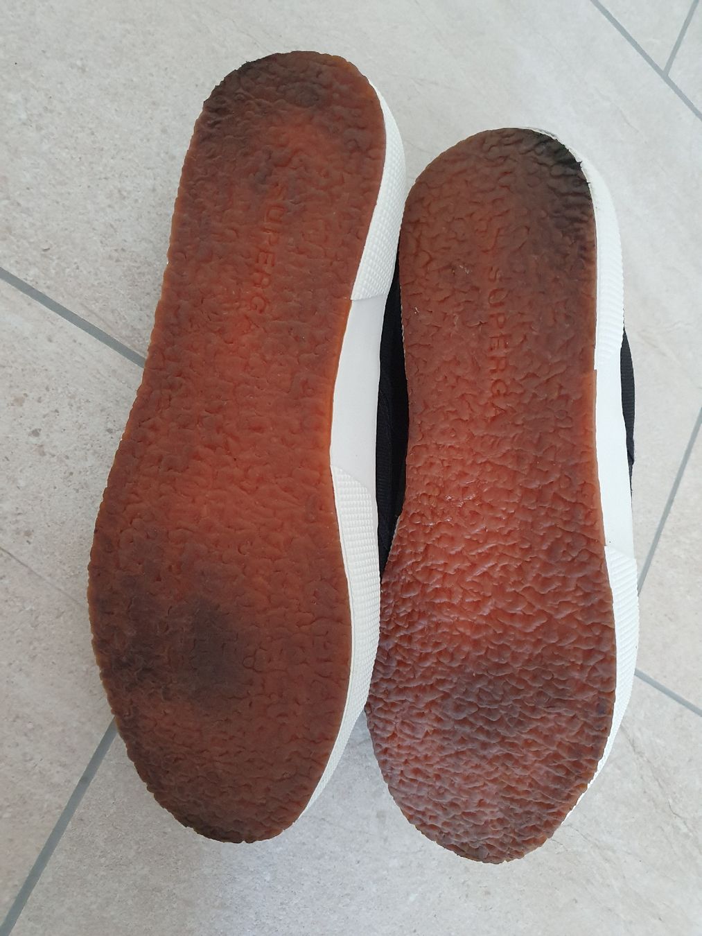 Superga Scarpe da donna: Superga mit Klett schwarz - gold – Nuovo (secondo la descrizione) da Wettingen venduto da __Dom__ 2
