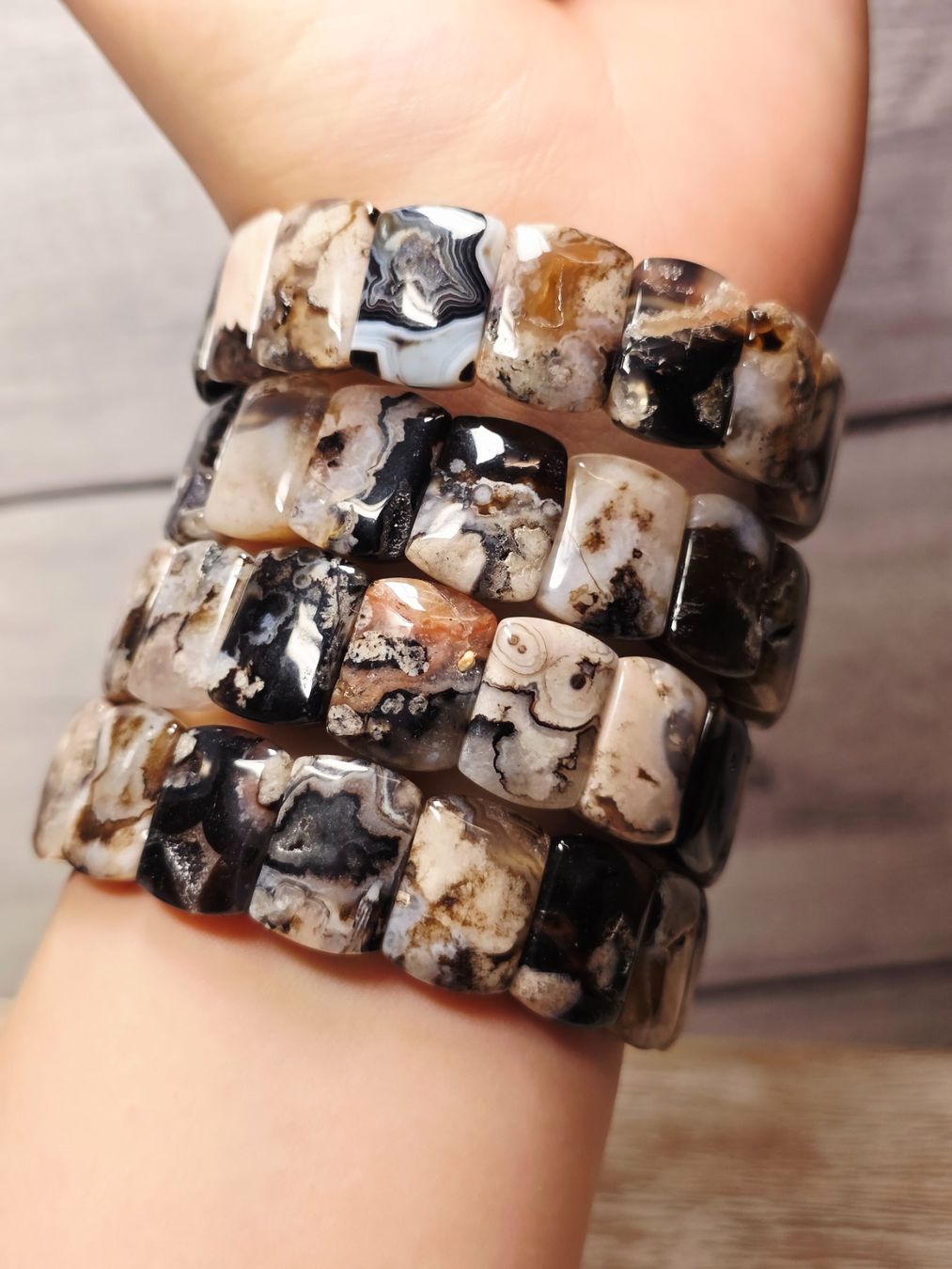 Mineralien & Heilsteine: Schwarzes Cherry Achat Bangle Armband – Neu und originalverpackt aus Matzingen von Shay_Crystalz
