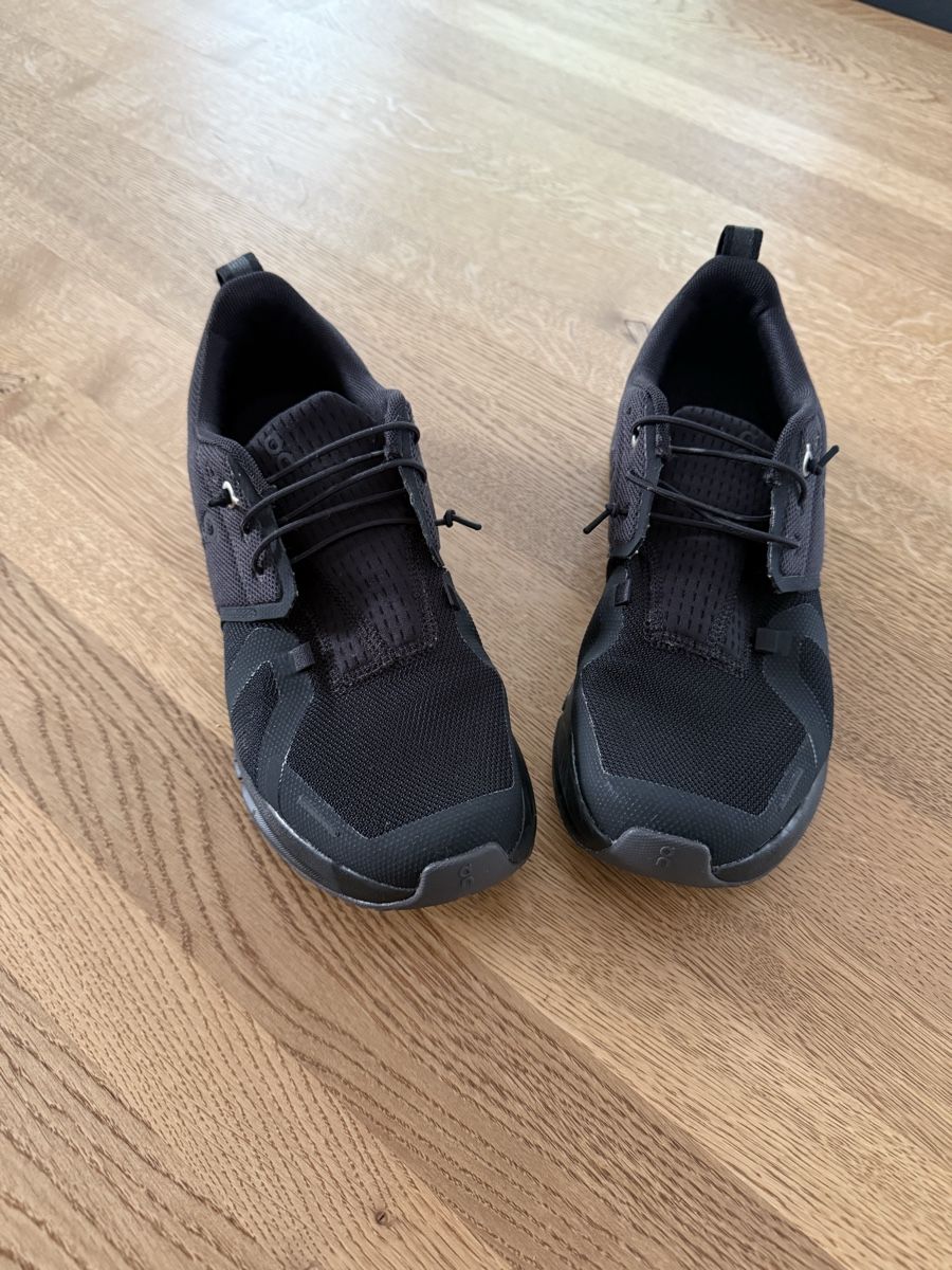 On Scarpe per ragazzi: On Cloud Sky Kinderschuh Grösse 38.5 Schwarz – Usato da Flaach venduto da wetzgis 1
