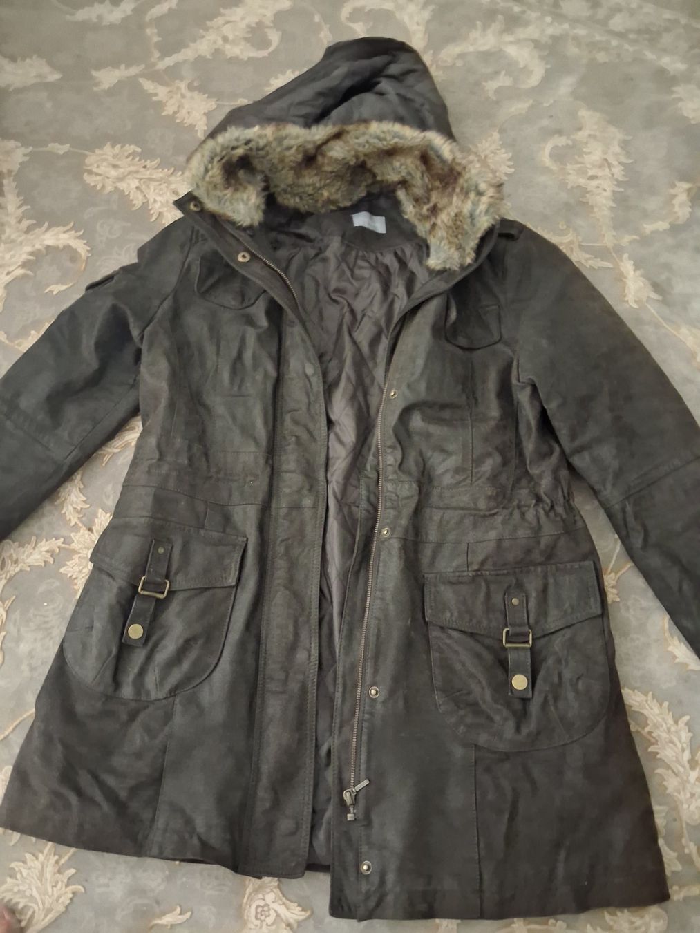 Maddison Vestes: Schwere Lederjacke Maddison – D'occasion à Thun par gabiname