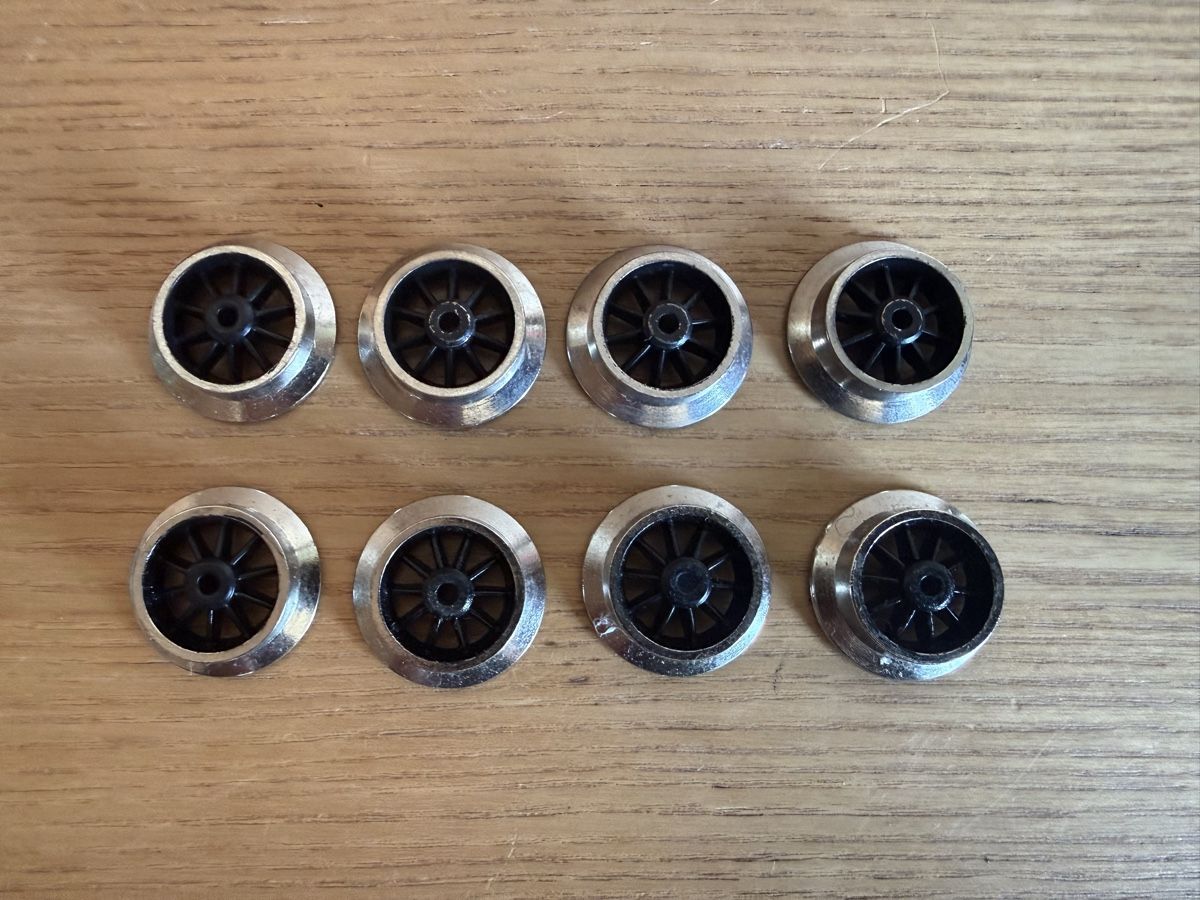 Modelleisenbahnen: 8 Spur 0 Speichenräder Lauffläche 21.8 mm – Gebraucht aus Amden von vipernatter