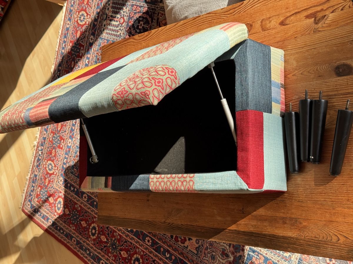 Sgabelli: Patchwork-Hocker mit Stauraum neu! – Nuovo (secondo la descrizione) da Hinterkappelen venduto da hugo_sophian