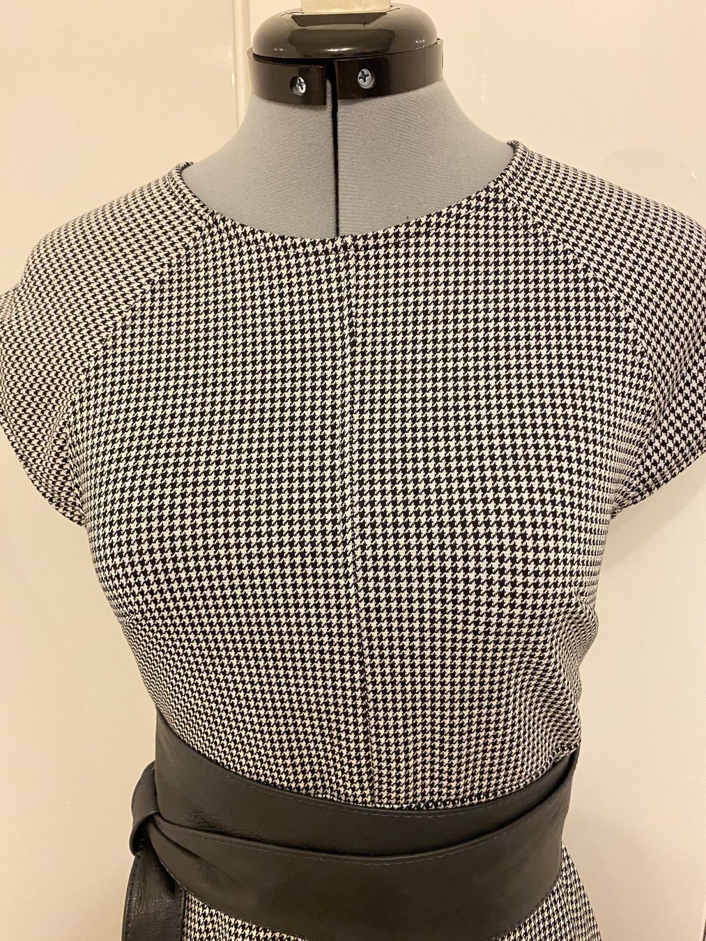Kleider: Elegantes Kleid mit Gürtel, Grösse 36 – Neu (gemäss Beschreibung) aus Grenchen von olecka24 3