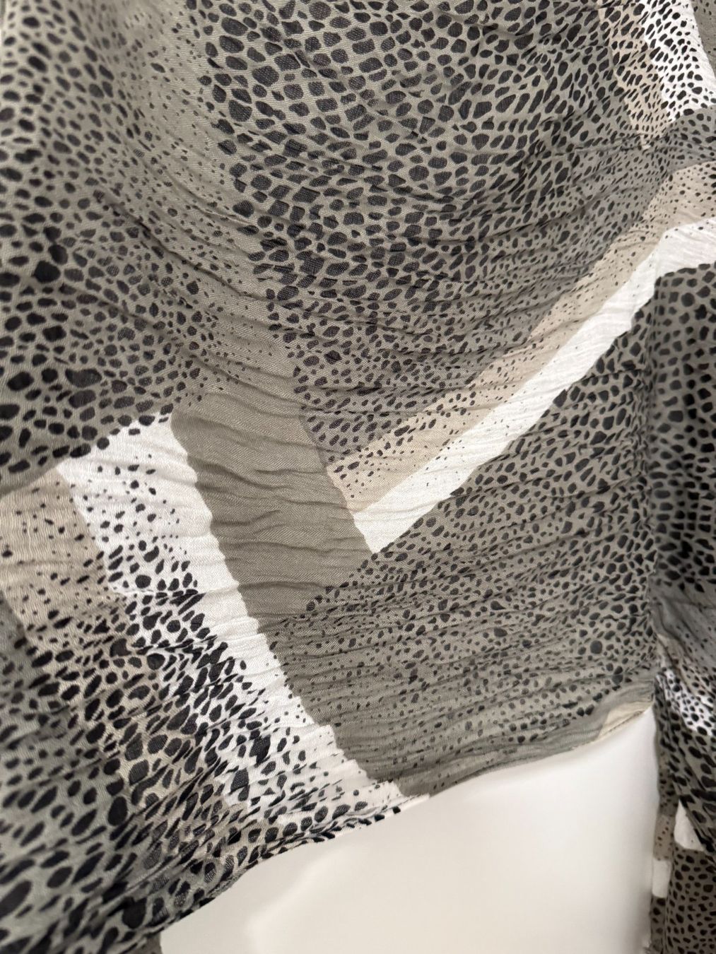 Foulards & écharpes: Schal mit Leoprint – D'occasion à Bülach par Murphy6 1