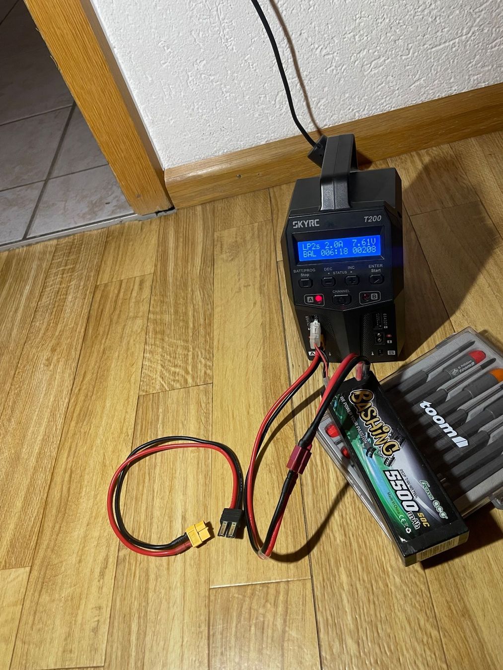 SkyRC Batterie, Caricabatterie & Alimentatori: AKKU LADEGERÄT – Usato da Mumpf venduto da Santaria80 5