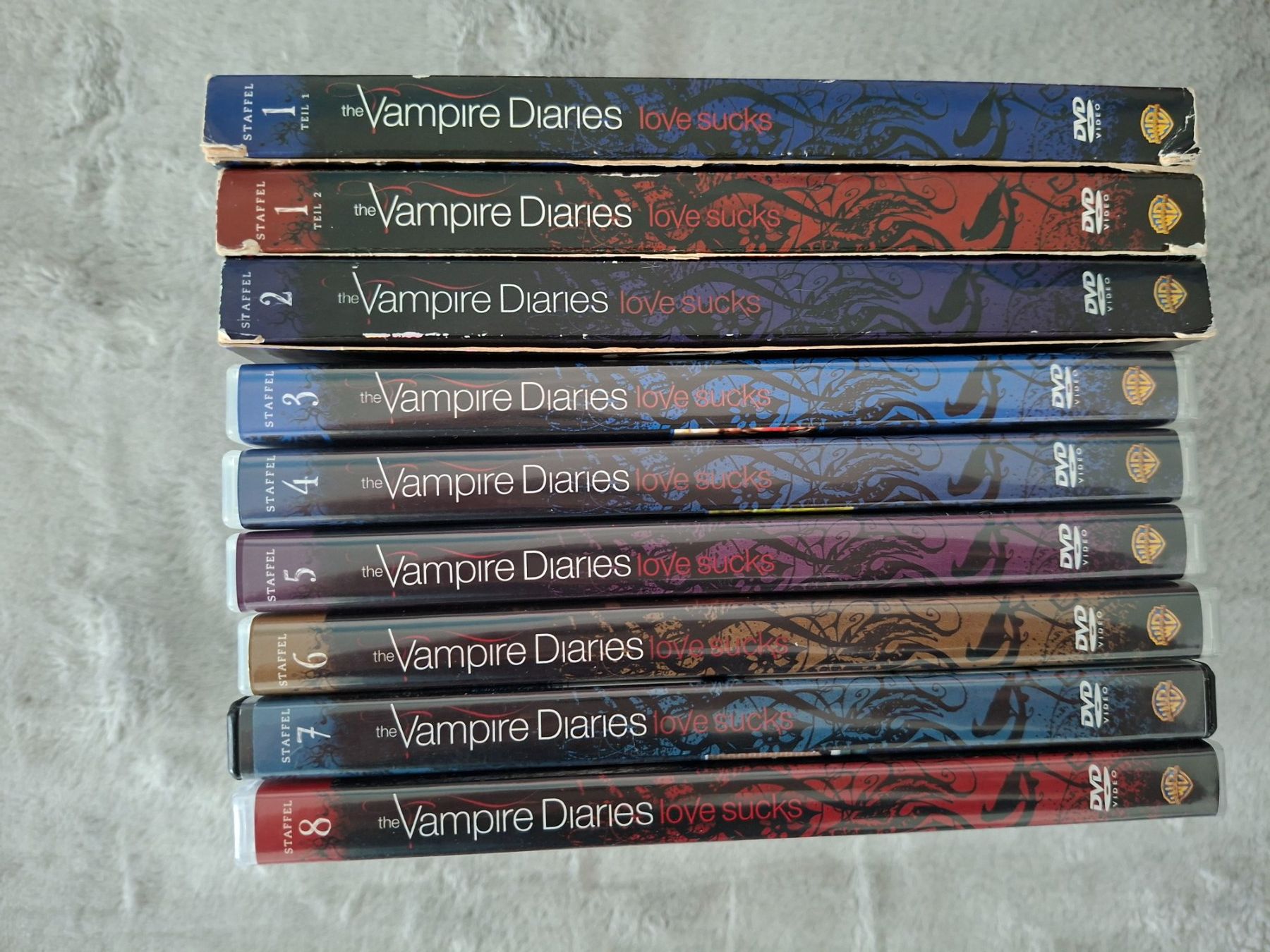 Tutti i DVDs: VAMPIRE DIARIES STAFFELN 1 - 8 – Usato da Aesch BL venduto da Burschi59 1