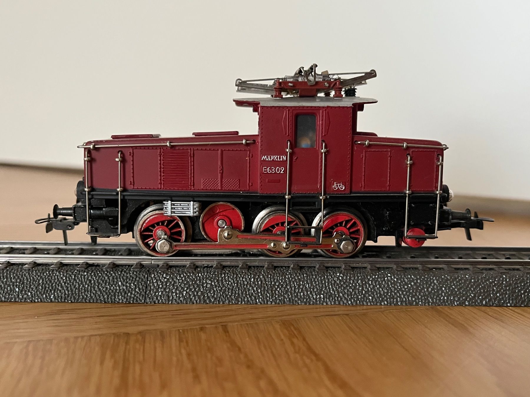 Märklin Modelleisenbahnen: Märklin 3001/CE800 Rangierlok E 63 DB – Gebraucht aus Basel von Re620_11627 1