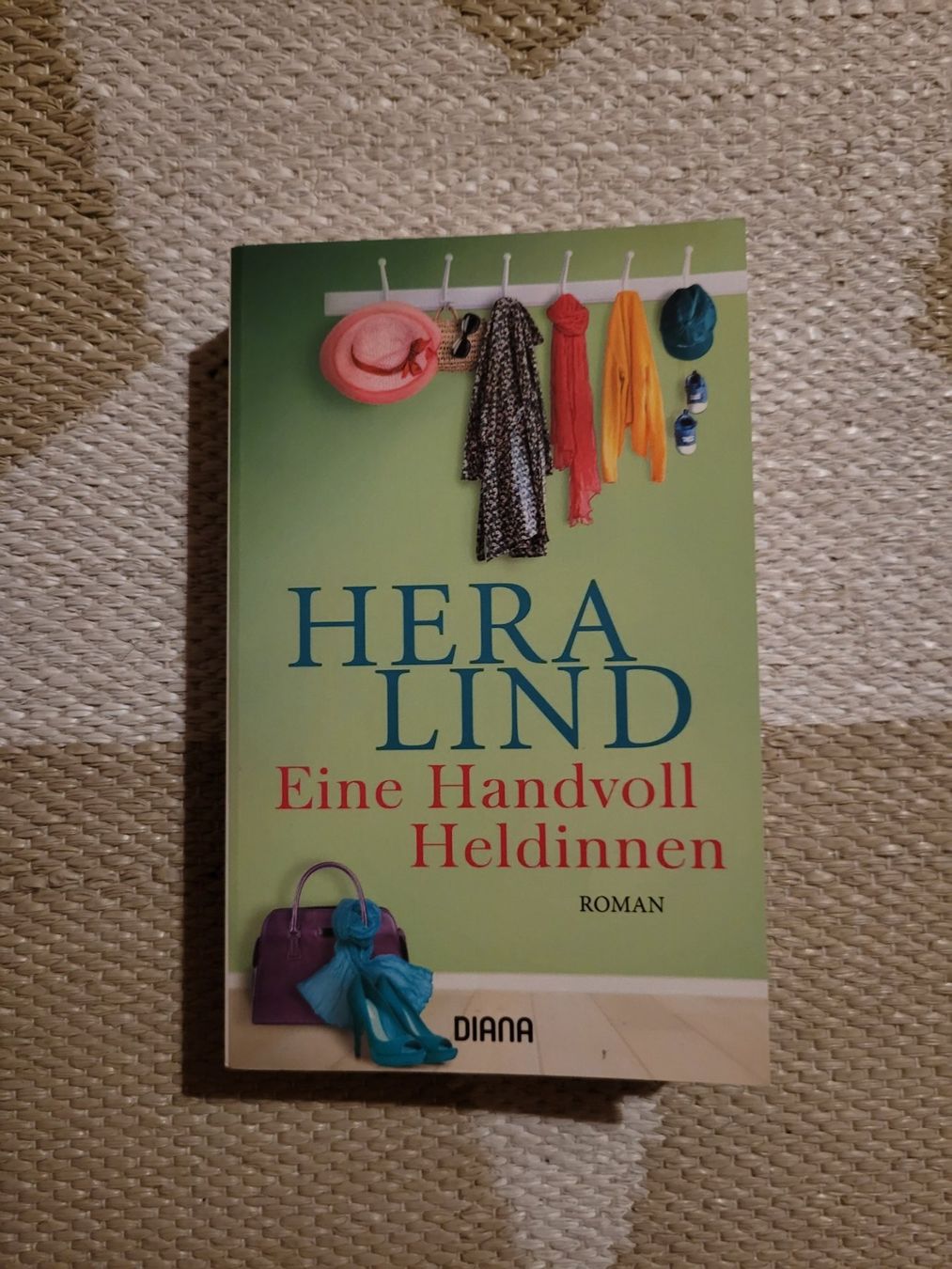 Libri: Eine handvoll Heldinnen – Usato da Perlen venduto da Safari_23