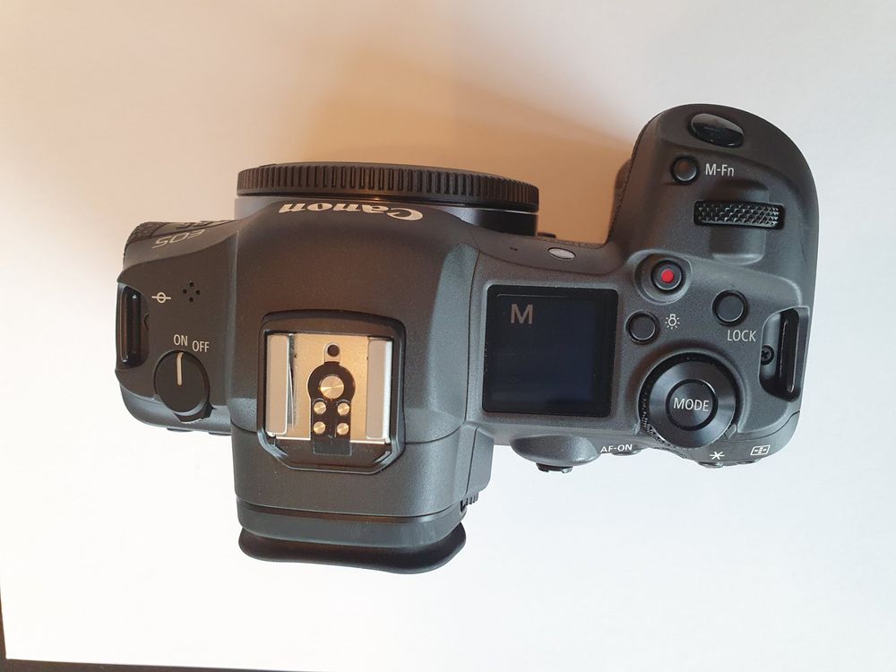Canon EOS R5 Inkl. 2x Sandisk 128Gb, CF Card Reader Kaufen auf Ricardo