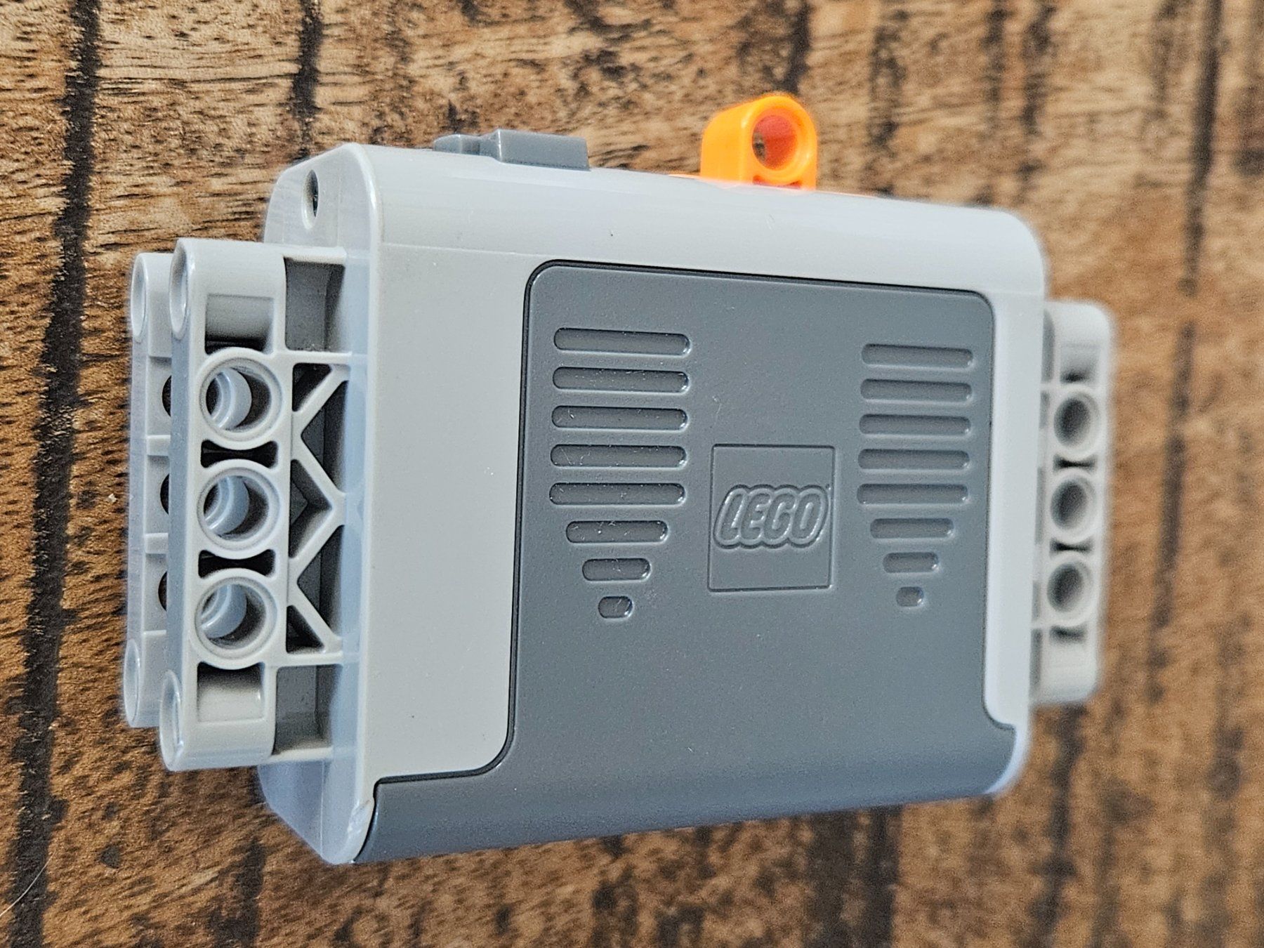 Lego Kit di costruzioni: lego Light Bluish Gray Electric 9V Battery Box – Usato da Confignon venduto da Ecrofigs 2