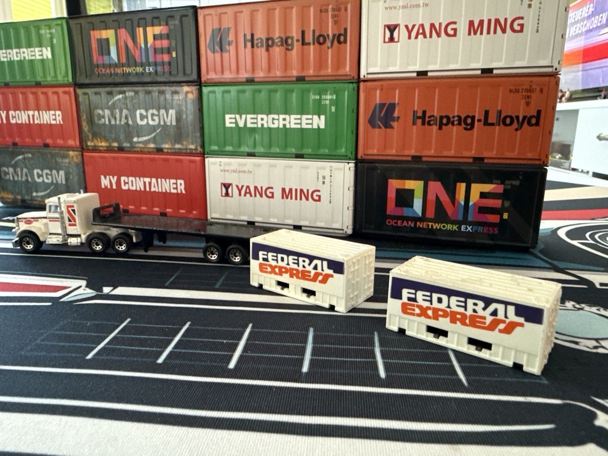 Peterbilt Modellautos: Matchbox Peterbilt Sattelzug Federal Express Weiss, Sammlers – Gebraucht aus Basel von Zomeg 3