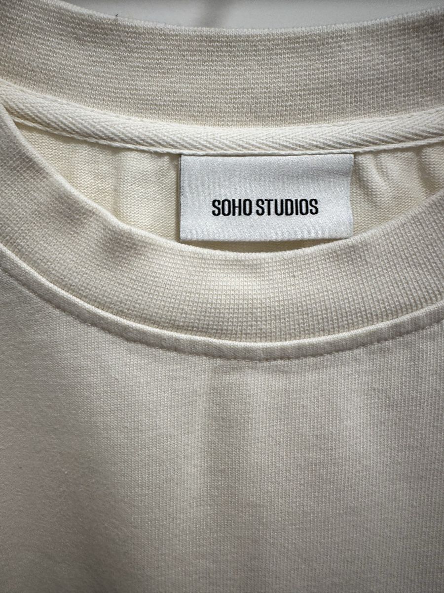 Vestiti: Soho Studios One size  – Usato da Rüschlikon venduto da Lusanna 1