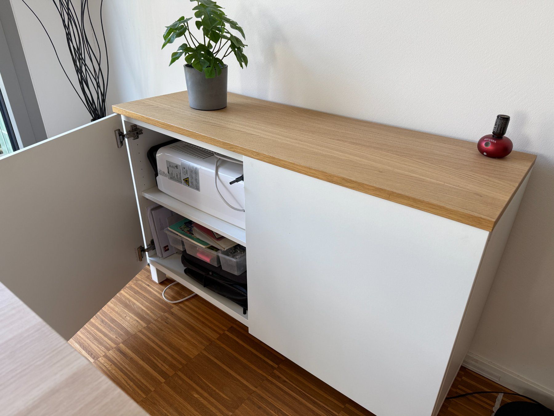Ikea Cassettiere: Weisses Sideboard mit Holzplatte – Usato da Horgen venduto da Fabel4me 2