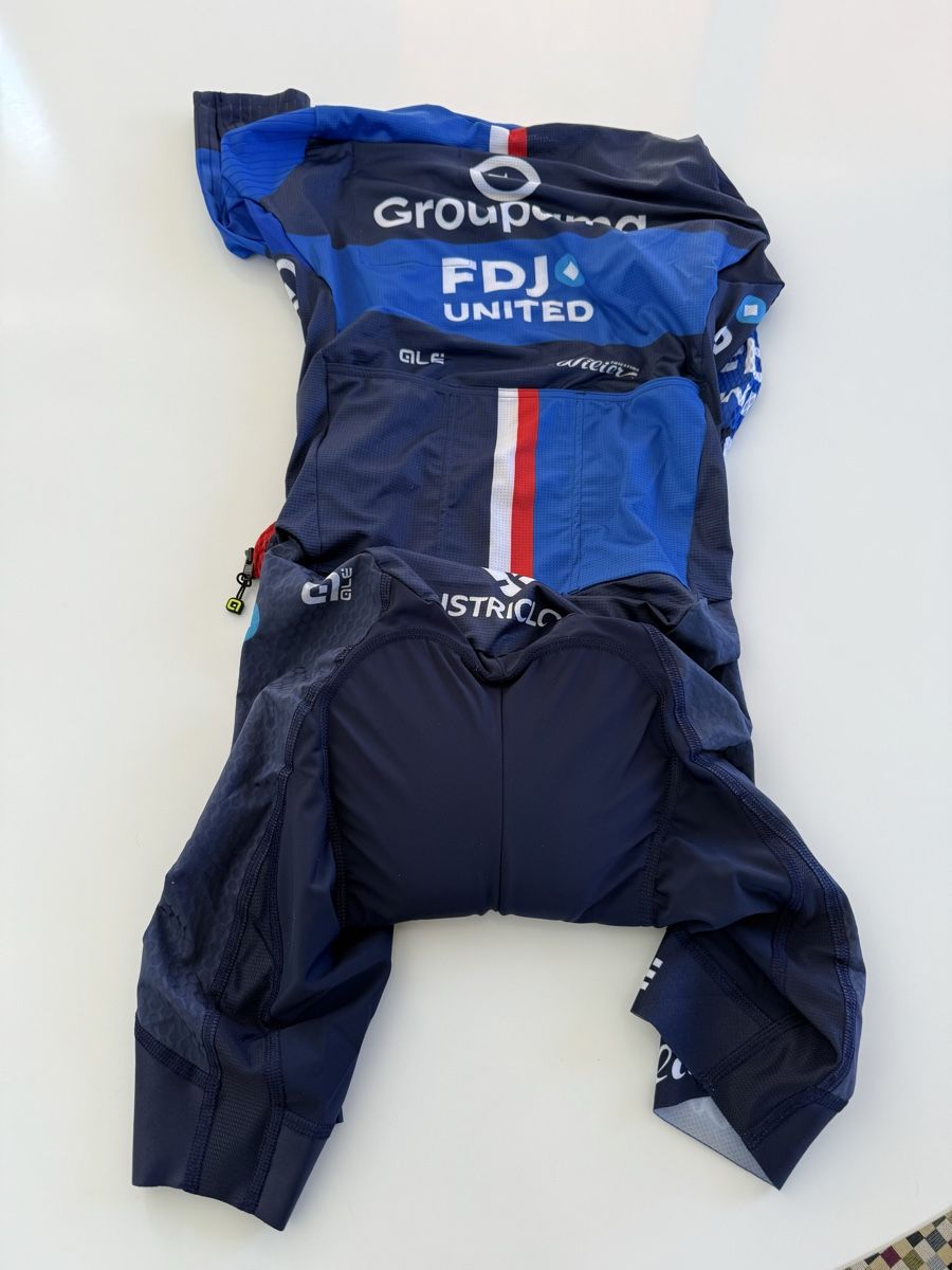 Maillots de corps & Pantalons: Combinaison de cyclisme – Neuf avec emballage d'origine à Les Genevez JU par fabliane 1