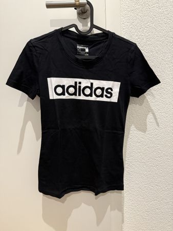 Schwarzes Adidas T-Shirt
