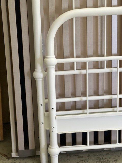 Letti: METALLBETT WEISS 140X200 – Usato da Küsnacht ZH venduto da Pulpo2000