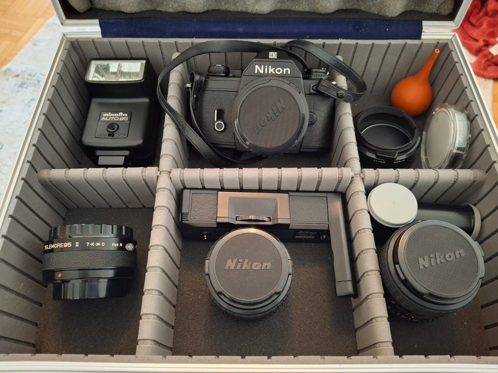 Nikon Kamera: Nikon EM mit 3 Objektiv – Gebraucht aus Winterthur von im.2005