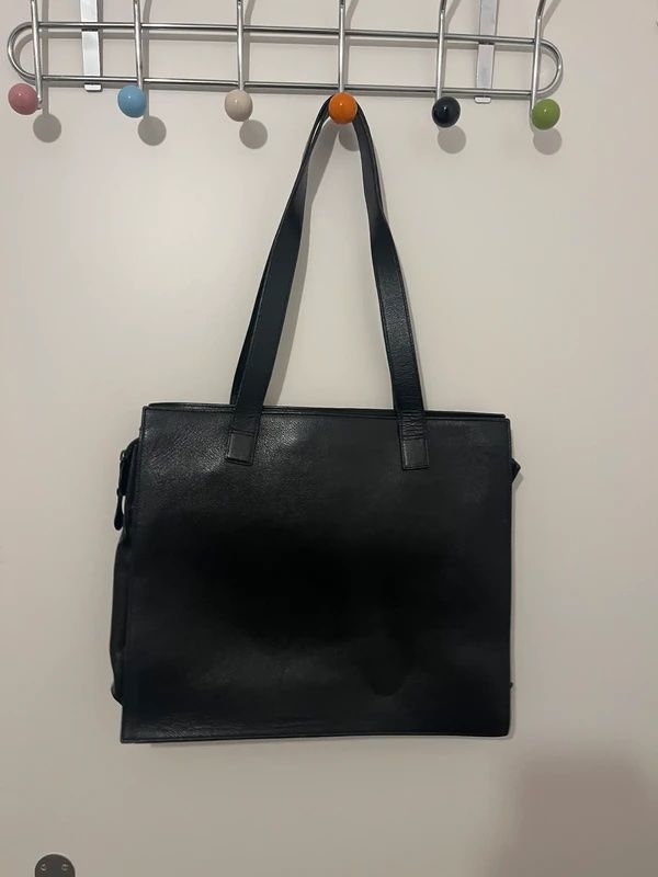 Taschen für Damen: Schwarze Ledertasche – Neu (gemäss Beschreibung) aus Rafz von mar_j7dl 1