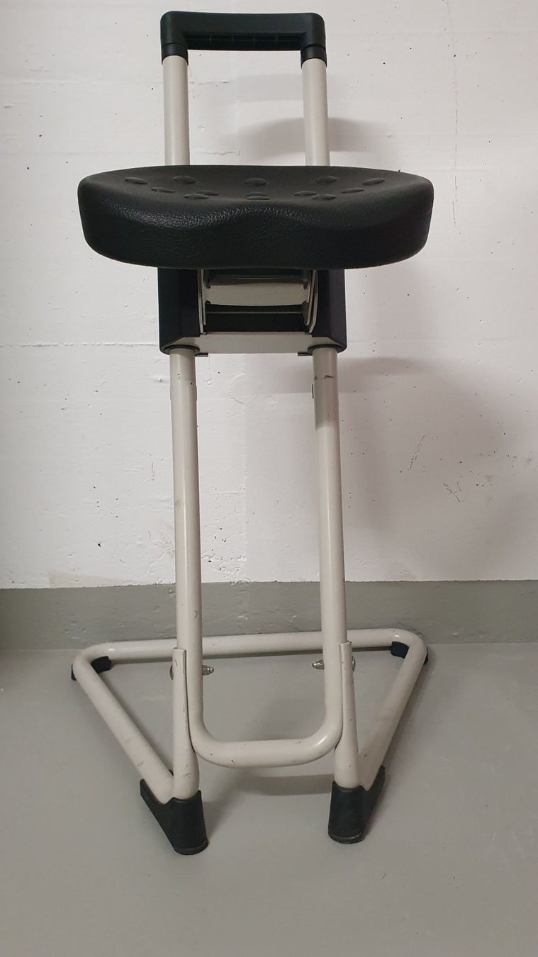 Hocker: Stehhilfe, höhenverstellbar mechanisch – Gebraucht aus Amriswil von stephan.zoellig