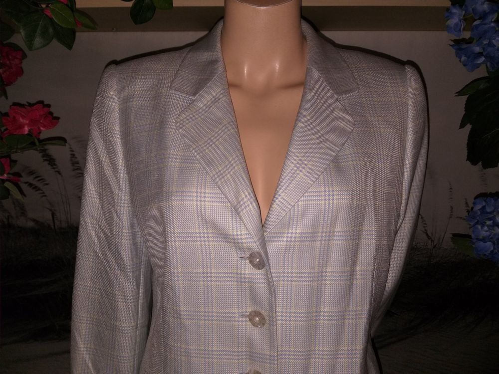 Escada Giacche: Blazer en soie/seide ESCADA  Taille / Grosse 40 CH .... – Usato da Cossonay-ville venduto da Super-Price-Quality 1