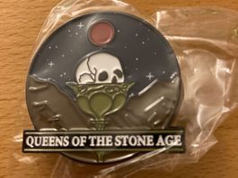 Queens of the Stone Age Pin Anstecker Punk Rock Metal Pop