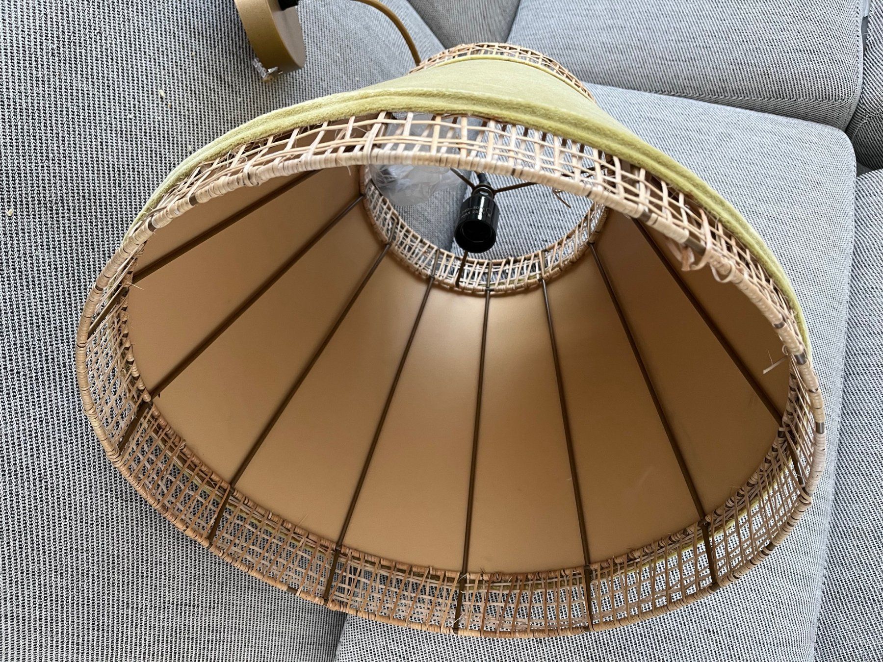 Kronleuchter & Deckenlampen: Hängelampe - gelbe Lampe mit Samtschirm – Gebraucht aus Gebenstorf von bpo_7hv6 4