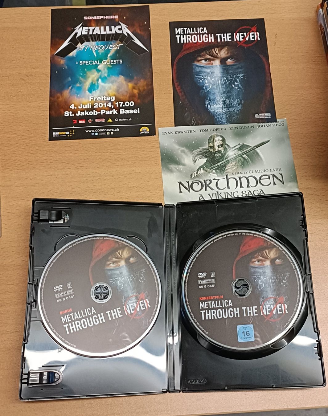 Tutti i DVDs: Metallica Through The Never 2-Disc-Set DVD mit Fan Material – Usato da Köniz venduto da Movieportal007 1
