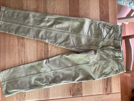 Khakifarbene Stoffhose