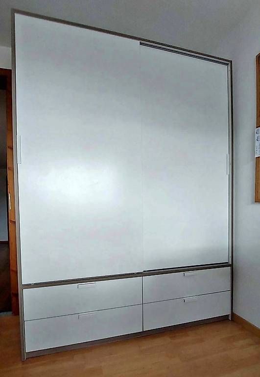 Armadi: Kleiderschrank – Usato da Vaduz venduto da Ravi_kev 2
