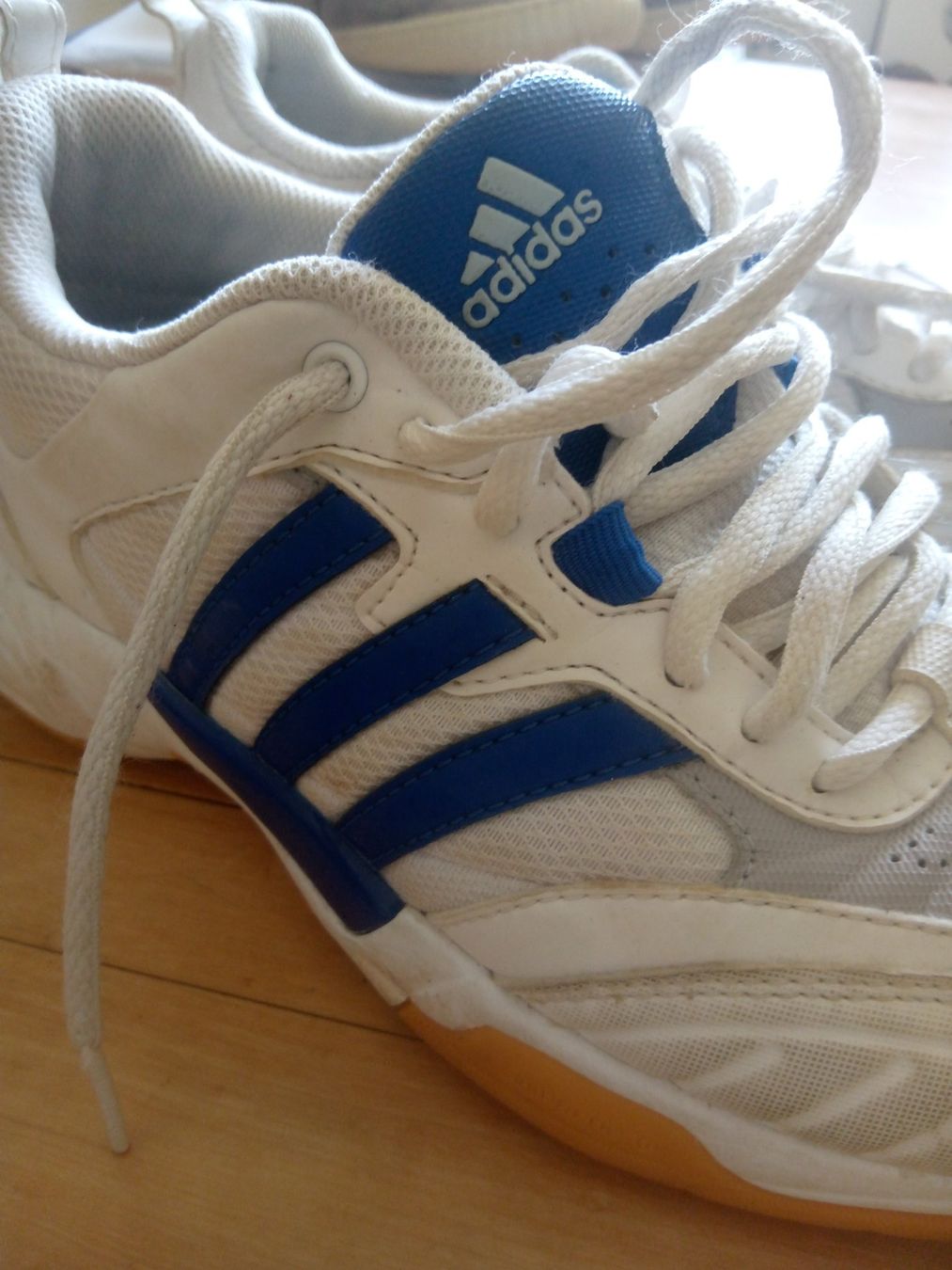 Adidas Herrenschuhe: Adidas Hallenschuhe Grösse 36 gebraucht – Gebraucht aus Magden von Mandy13 1