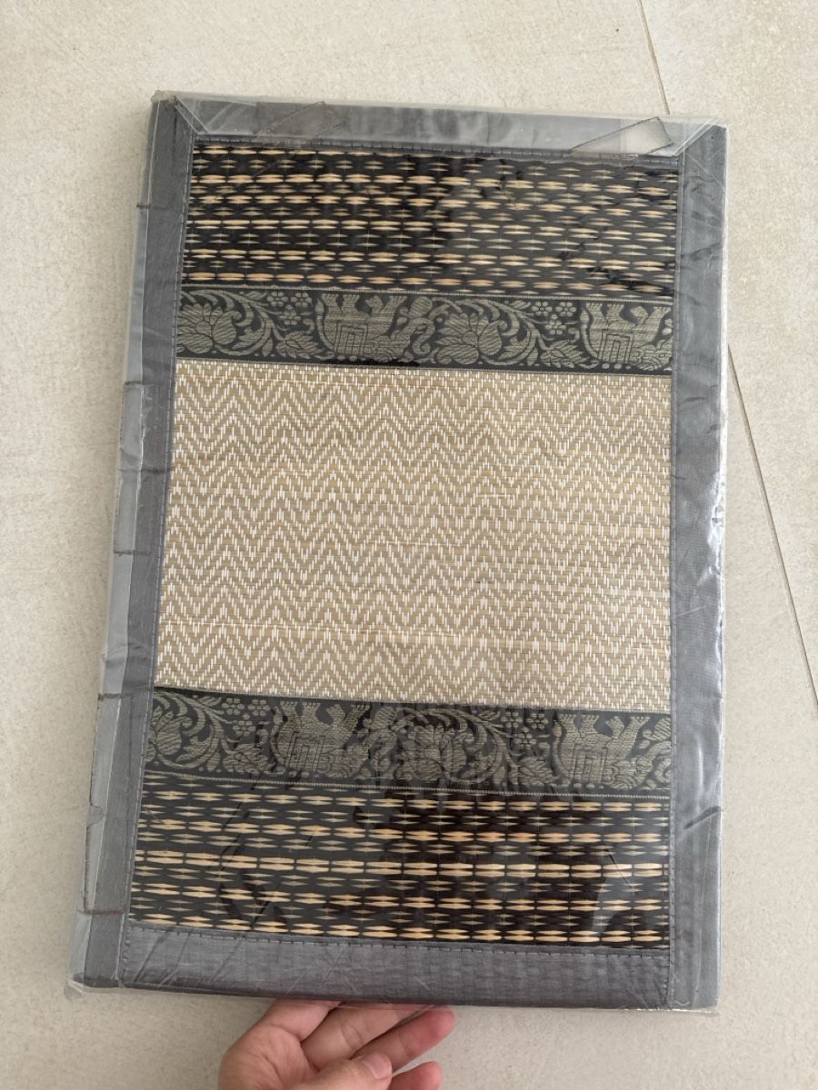Tessuti: Reed Placemat & Coaster Set - NEW  – Nuovo e nell'imballaggio originale da Corsier GE venduto da Arca_ReLife 4