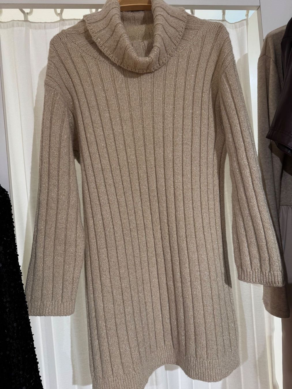 Maglioni & Felpe: Cooler Pullover/Strickkleid mit Goldfäden, Esisto, Gr. M – Nuovo (secondo la descrizione) da Oberrohrdorf venduto da maggys15