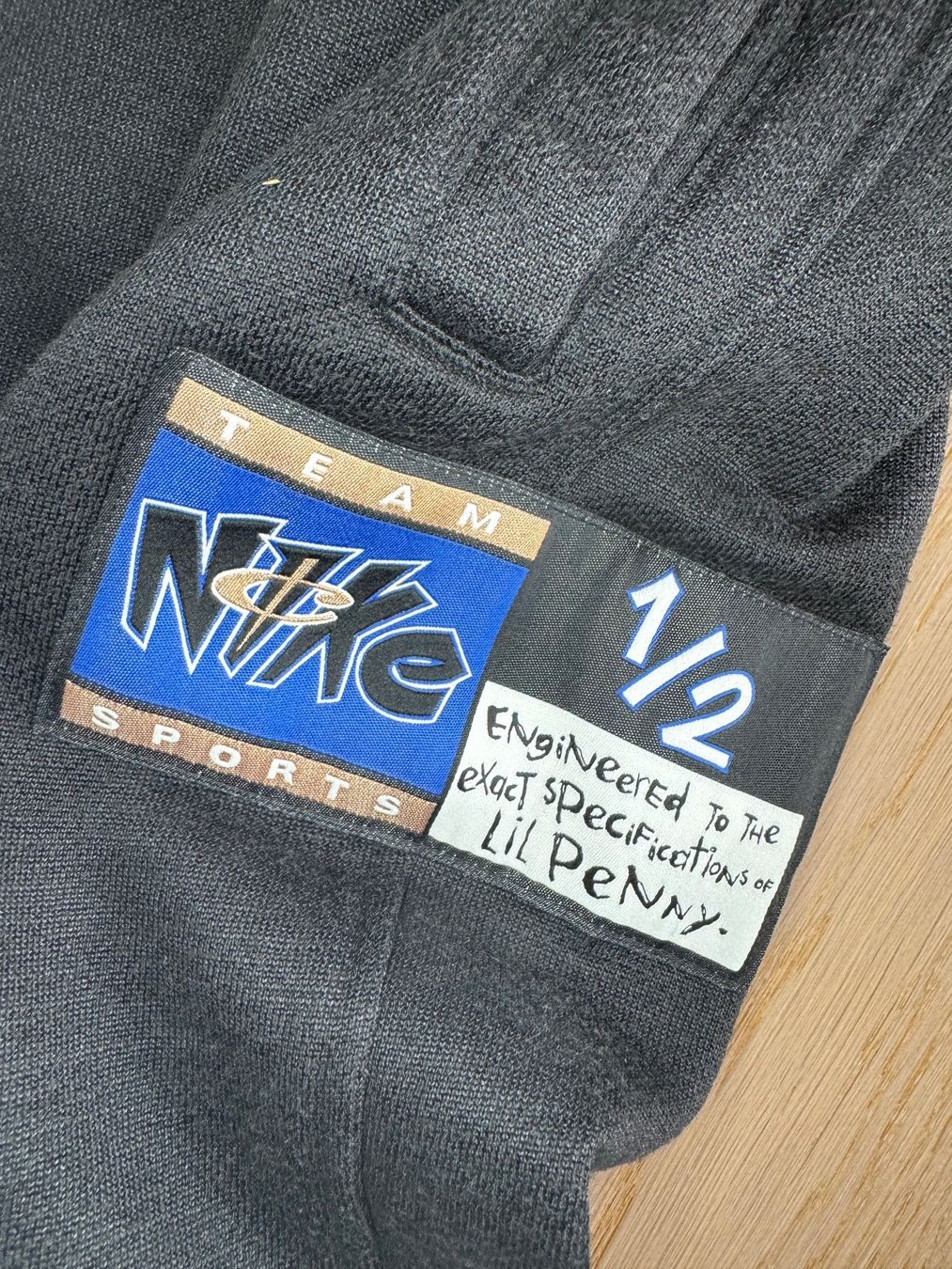 Nike Pantaloni: Nike Lil' Penny pants – Usato da La Chaux-de-Fonds venduto da slishwardrobe 2