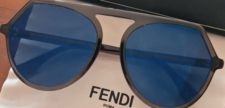 Stylische Fendi Sonnenbrille - Perfekt für den Sommer!