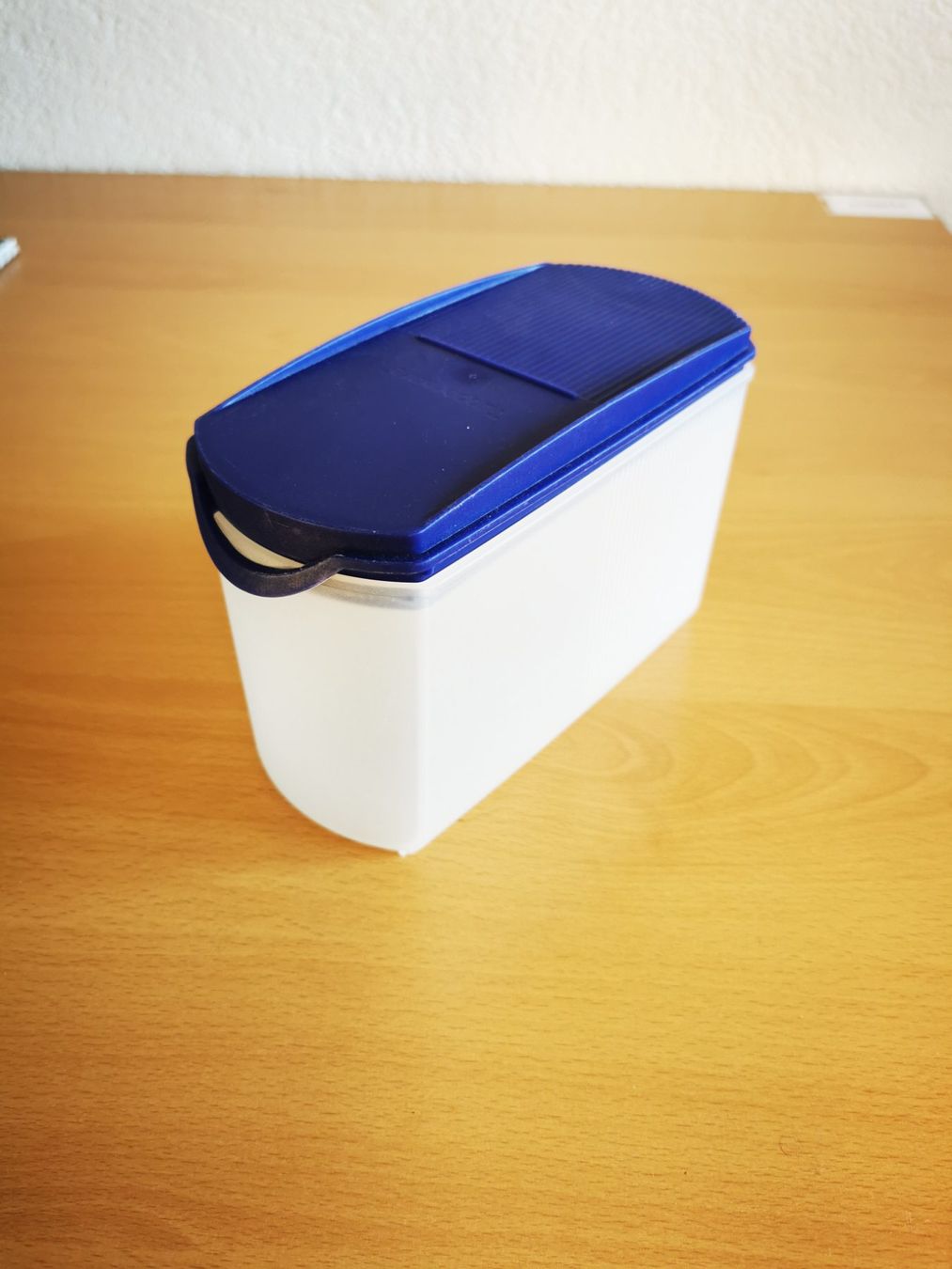 Tupperware Contenitori & Simili: Tupperware Eidgenosse 1L – Difettoso da Konolfingen venduto da olijan13
