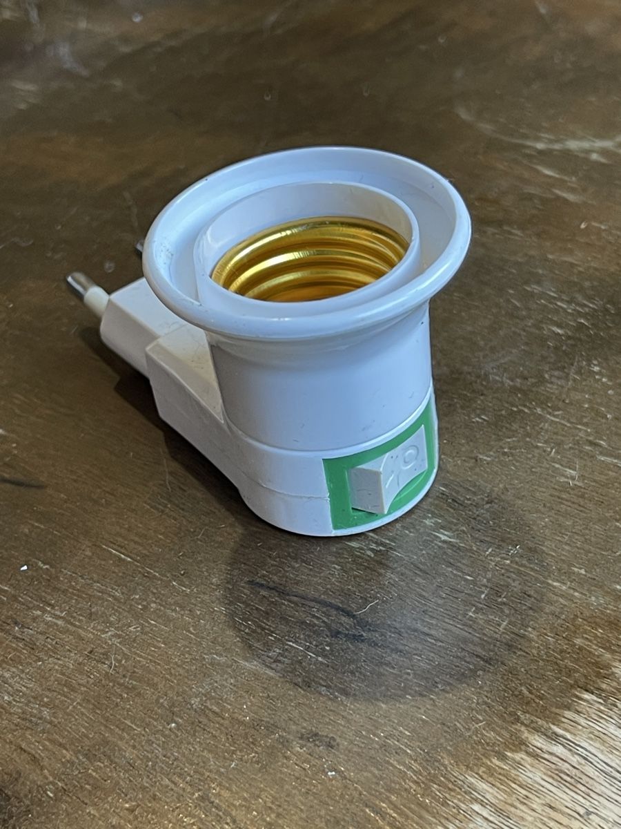 Unità & Adattatore: Lumière prise ampoule avec interrupteur neuf – Usato da Genève venduto da Yasasa