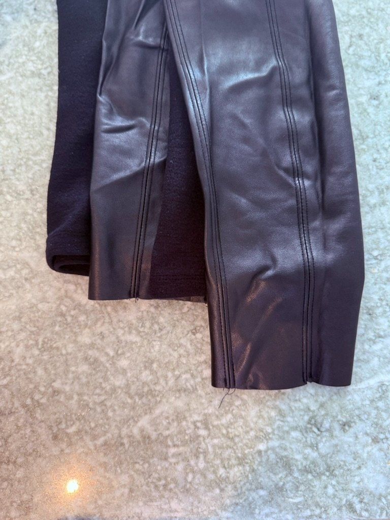 Hugo Boss Pulls & Sweat-shirts: Hugo Boss Pullover mit Lederärmeln, Grösse S. – D'occasion à Zürich par spo_6dbg 3